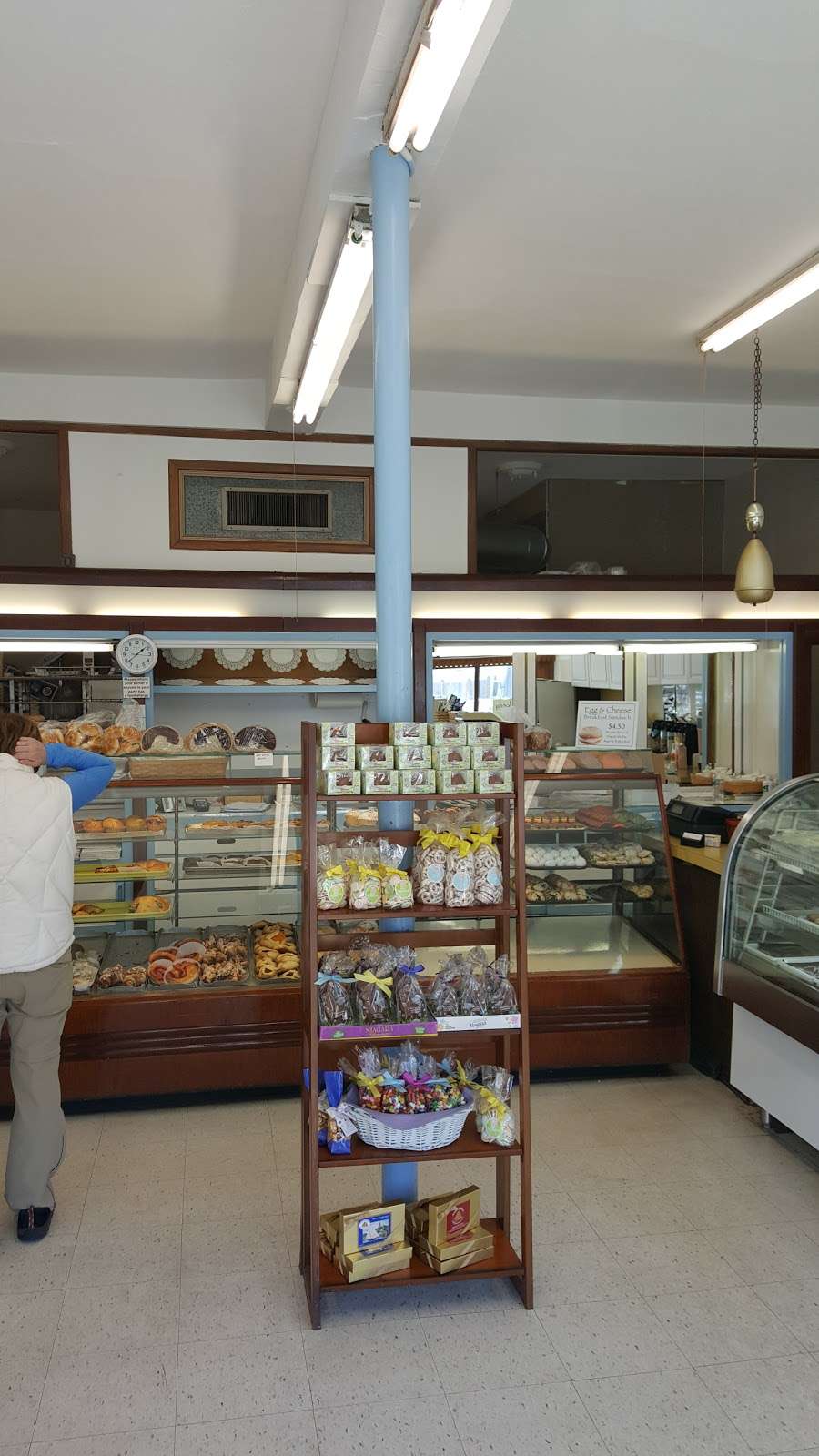 Newmans Bakery | 252 Humphrey St, Swampscott, MA 01907, USA | Phone: (781) 592-1550