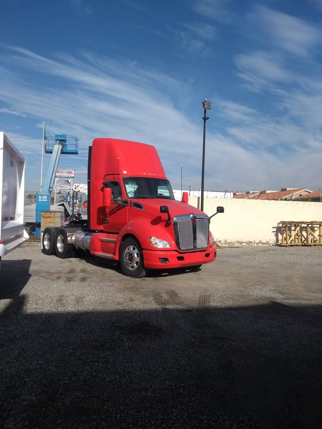 Kenworth del Noroeste S.A. de C.V. | Via Rapida Oriente #6852, 3era Etapa Zona Rio, Rio Tijuana 3ra Etapa, 22010 Tijuana, B.C., Mexico | Phone: 664 625 3562