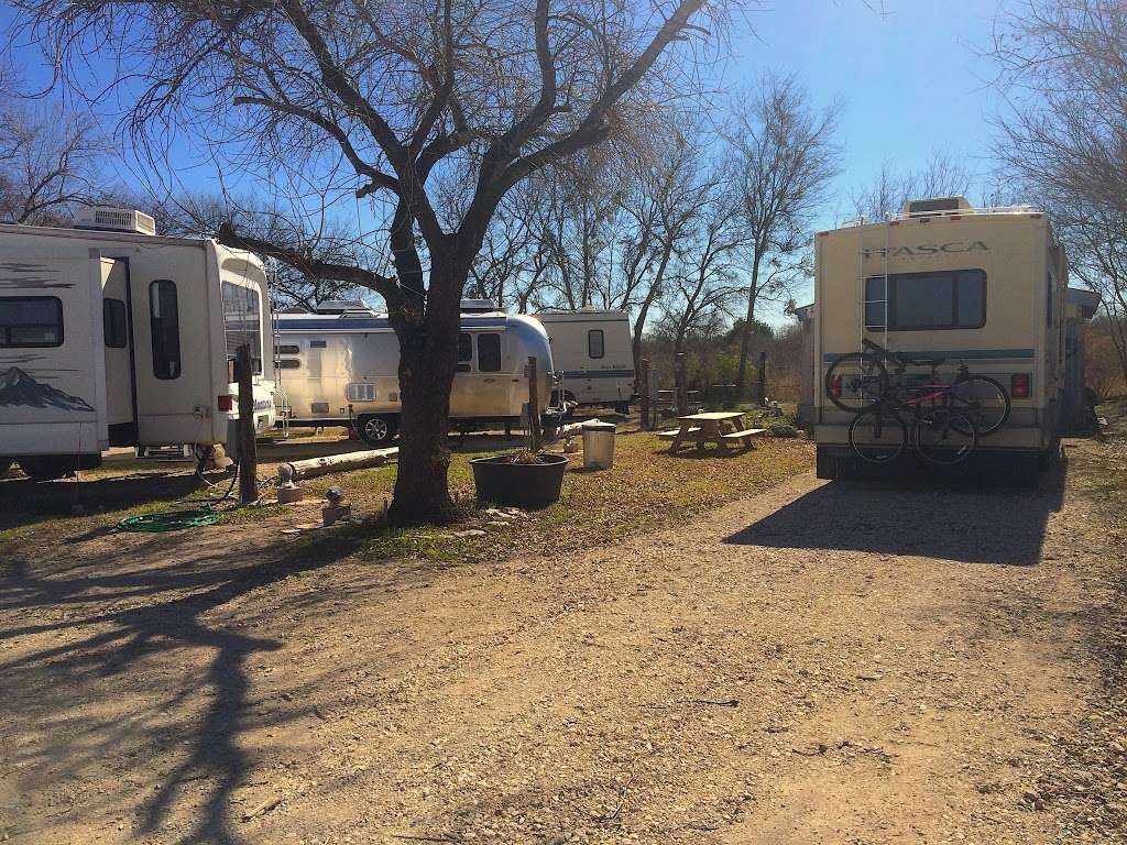 Yanawana Camp RV Park | 2322 E Chavaneaux, San Antonio, TX 78214, USA | Phone: (512) 496-8893