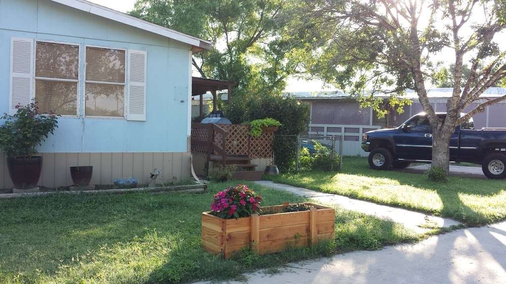 Lake Village Mobile Home Community | 4946 Lake Village, San Antonio, TX 78223, USA | Phone: (210) 307-4819