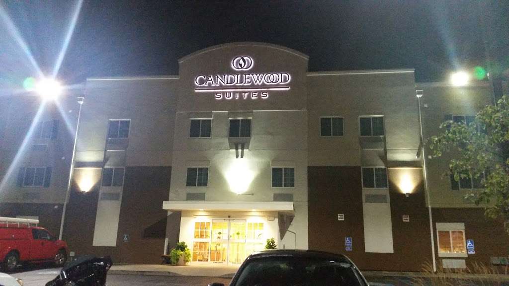 Candlewood Suites Kansas City Airport | 11110 N Ambassador Dr, Kansas City, MO 64153 | Phone: (816) 886-9700