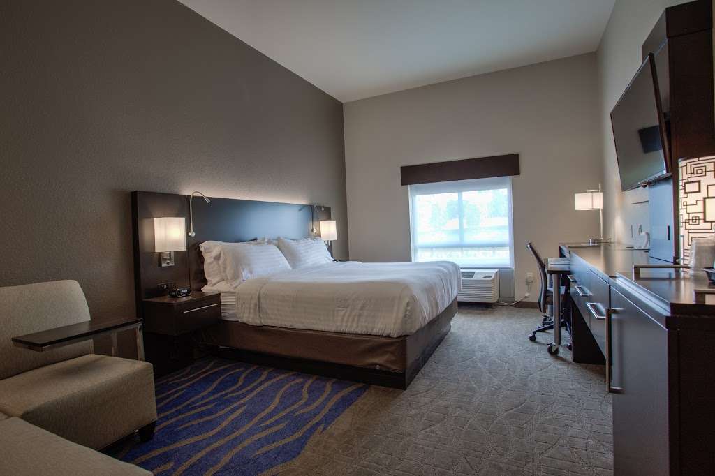 Holiday Inn Express Hotel & Suites | 1900 Historic Dr, Strasburg, PA 17579, USA | Phone: (717) 455-4700