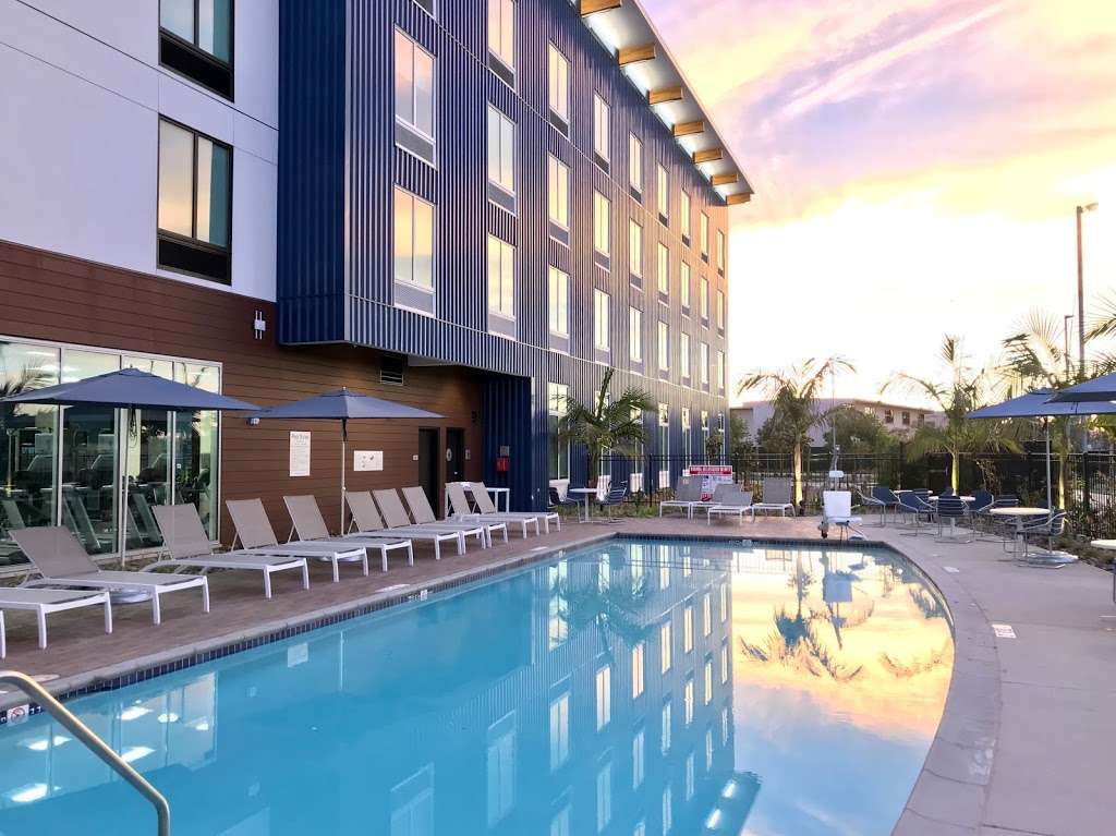 Hampton Inn & Suites San Diego Airport Liberty Station | 2211 Lee Ct, San Diego, CA 92101 | Phone: (619) 881-2710