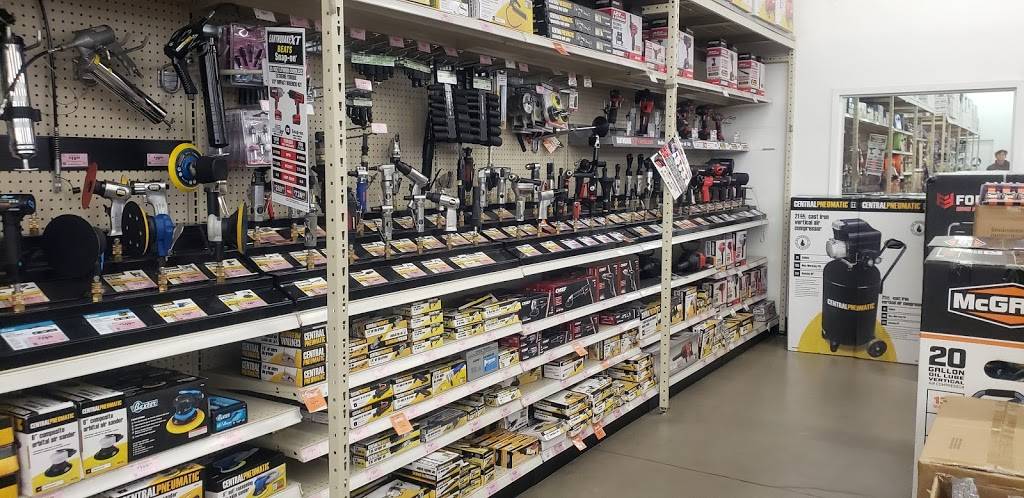 Harbor Freight Tools | 180 W Shaw Ave #2, Clovis, CA 93612, USA | Phone: (559) 298-7823