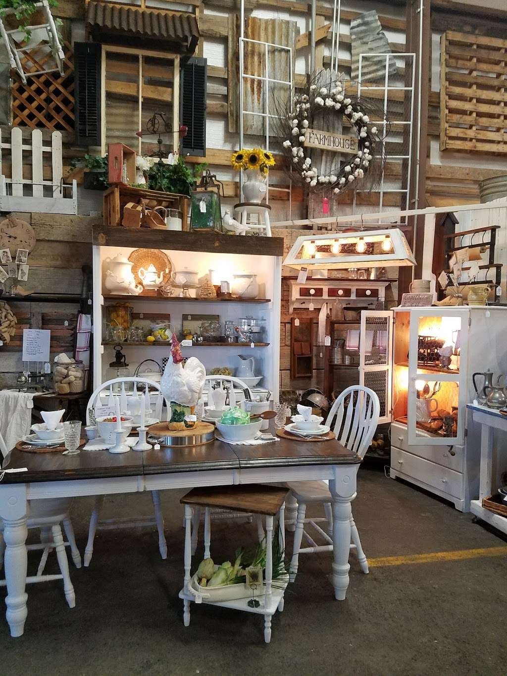 Highland Yard Vintage | 1509 N Arizona Ave, Chandler, AZ 85225, USA | Phone: (480) 622-0842