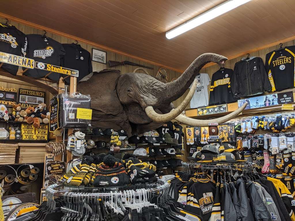 Black & Gold Headquarters | 16528 Lincoln Hwy, Breezewood, PA 15533, USA | Phone: (814) 735-4366