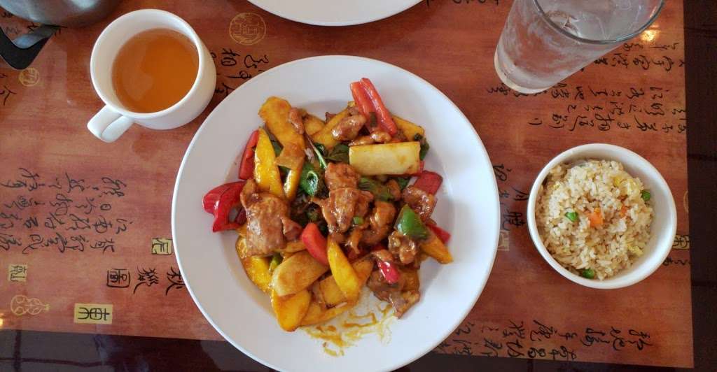 Village Gourmet Chinese Restaurant | 22 Chestnut Hill Rd, Norwalk, CT 06851, USA | Phone: (203) 849-8788