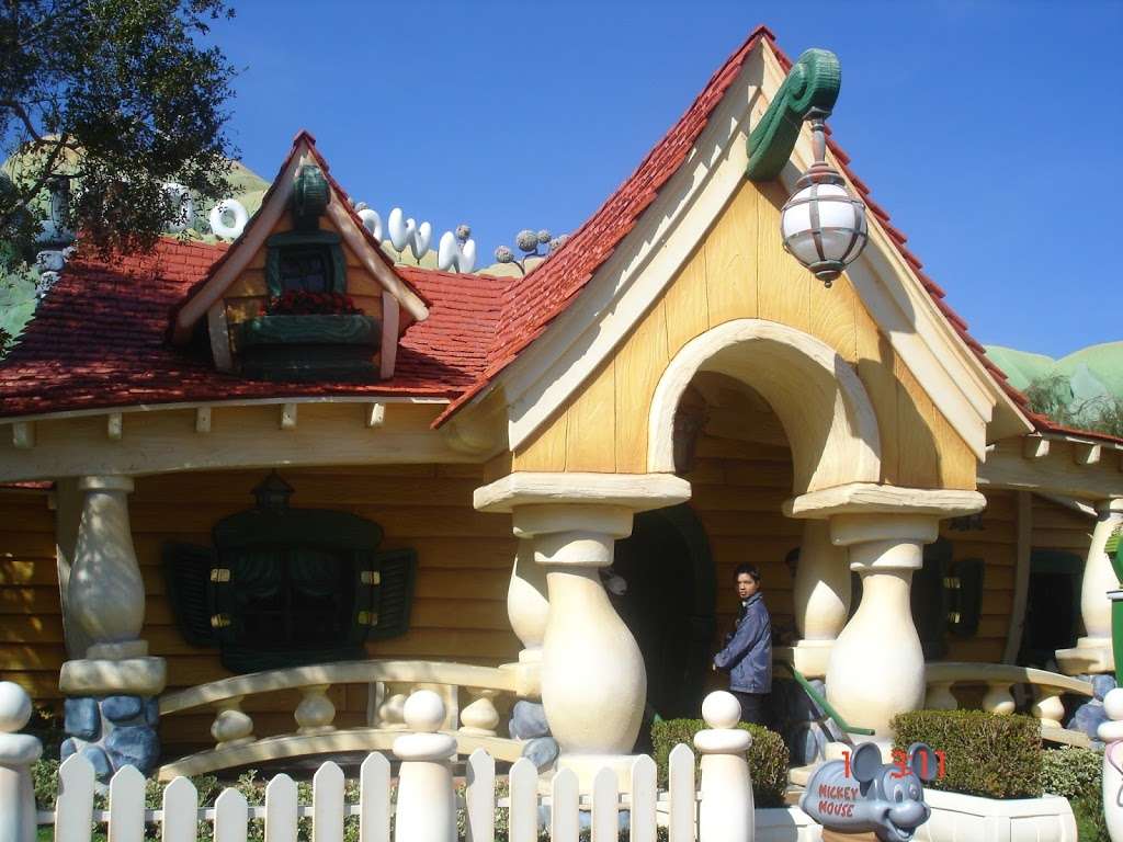 Mickeys House and Meet Mickey | 1313 Disneyland Dr, Anaheim, CA 92802, USA | Phone: (714) 781-4565