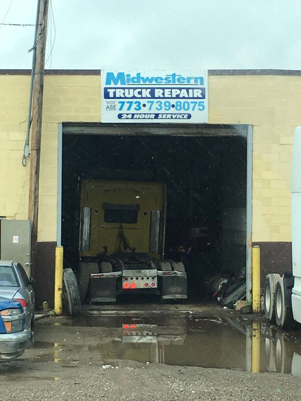 Midwestern Truck Repair | 5300 Lawndale Ave, Summit, IL 60501, USA | Phone: (773) 739-8075