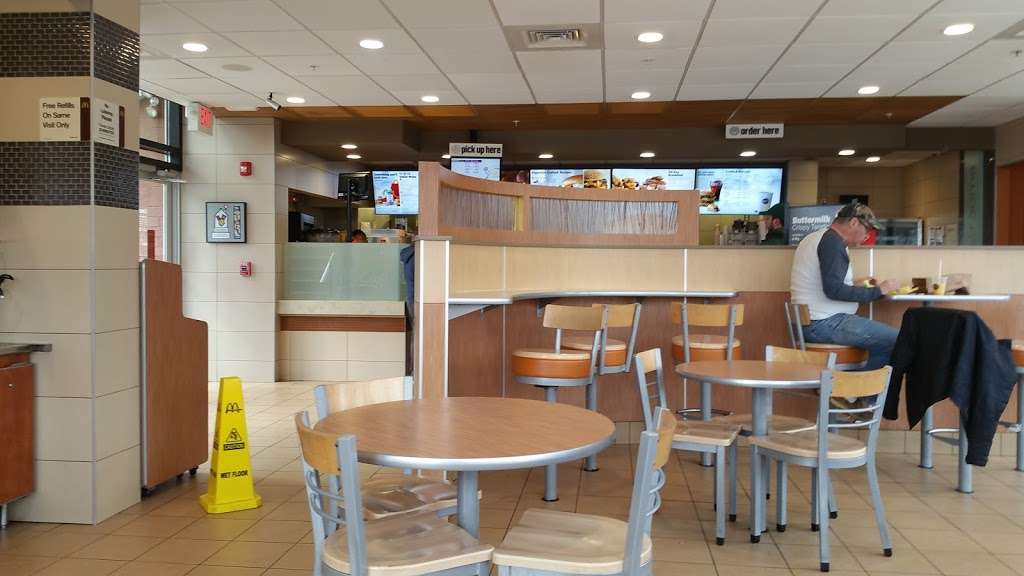 McDonalds | 1103 E Main St, Stamford, CT 06901, USA | Phone: (203) 359-9238