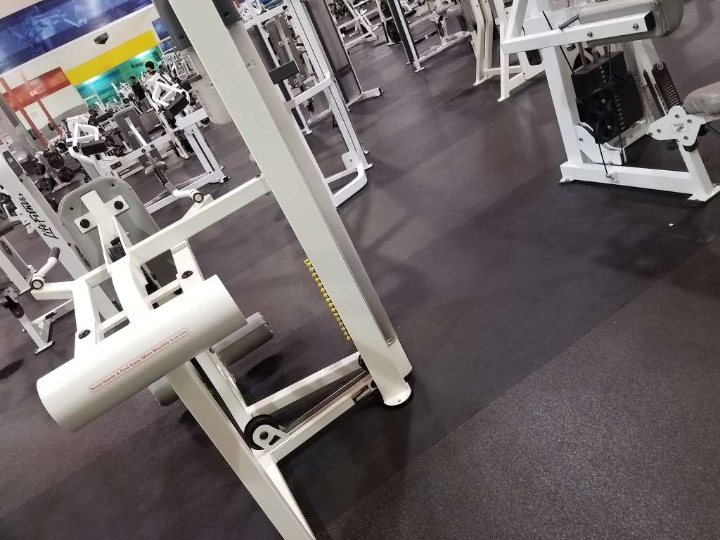 LA Fitness | 10046 N Metro Pkwy W #100, Phoenix, AZ 85051, USA