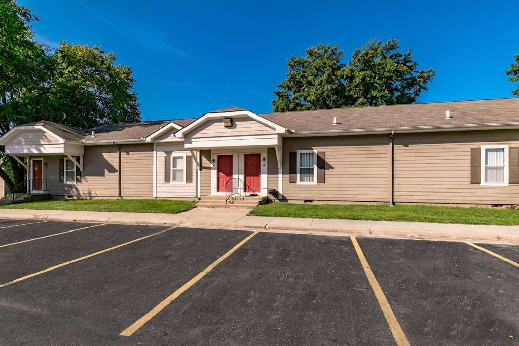 Woodland Village Apartments | 2940 Ralph Bunche Dr, Leavenworth, KS 66048, USA | Phone: (913) 353-3358