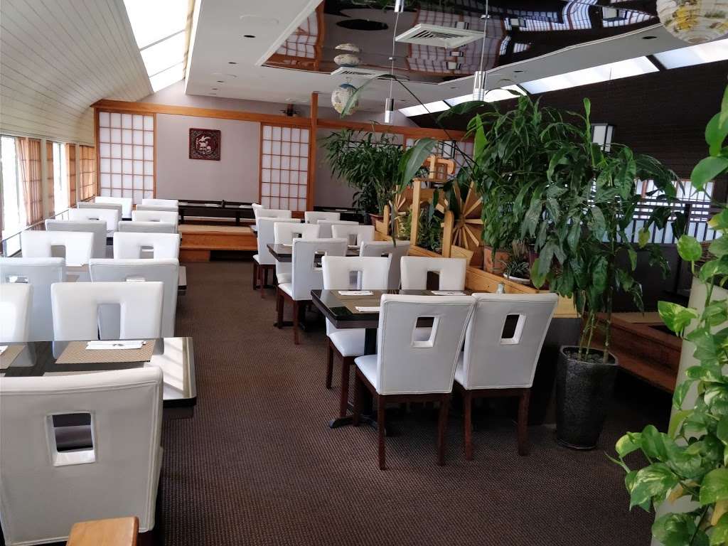 Show Win Japanese Cuisine | 2848, 325 Fort Salonga Rd, Northport, NY 11768 | Phone: (631) 261-6622