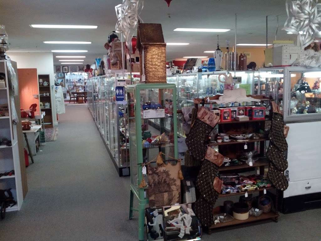 Southport Antique Mall | 2028 E Southport Rd, Indianapolis, IN 46227, USA | Phone: (317) 786-8246