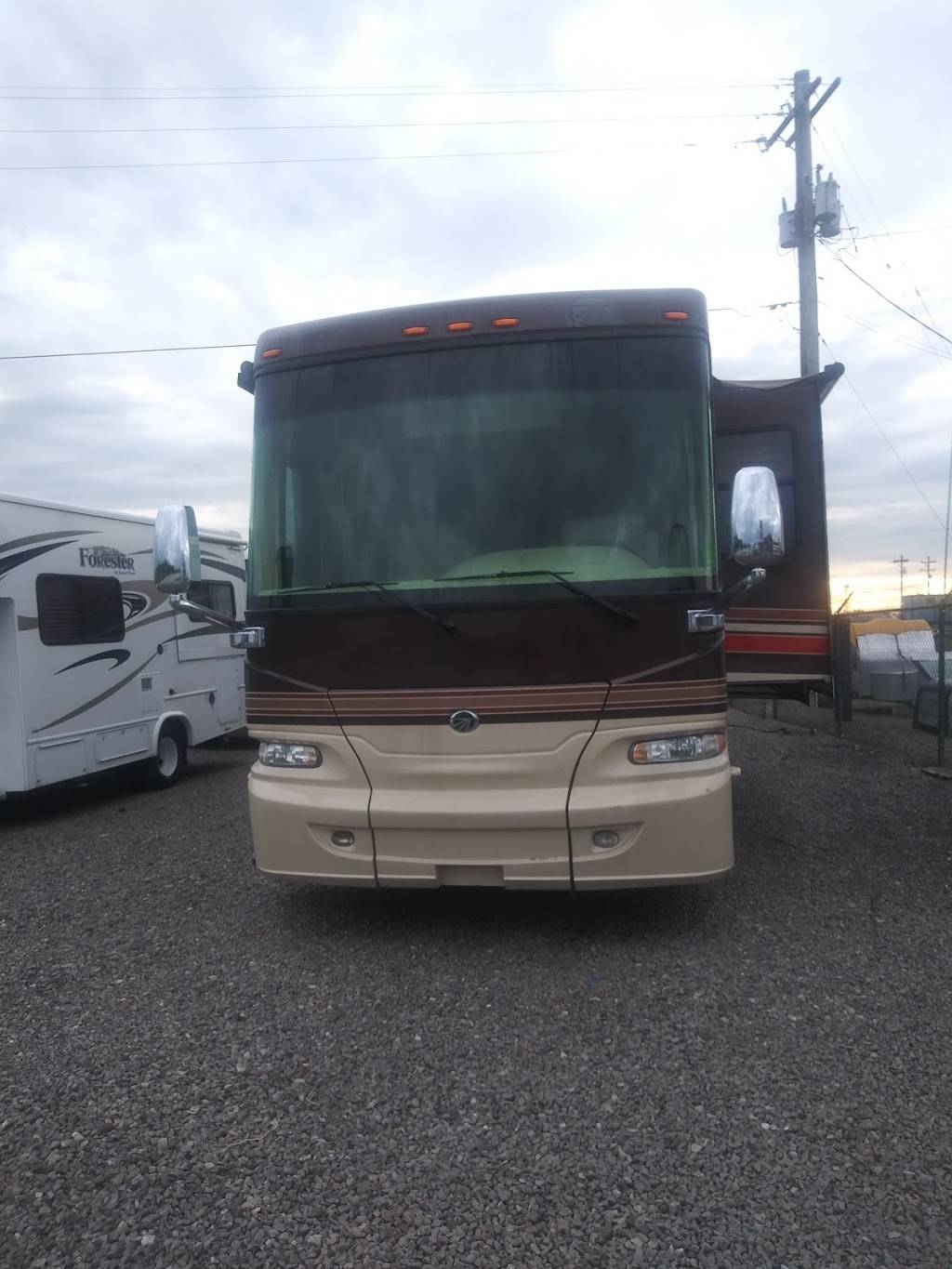 Louisville RV Center, Inc. | 2101 Outer Loop, Louisville, KY 40219, USA | Phone: (502) 966-0911