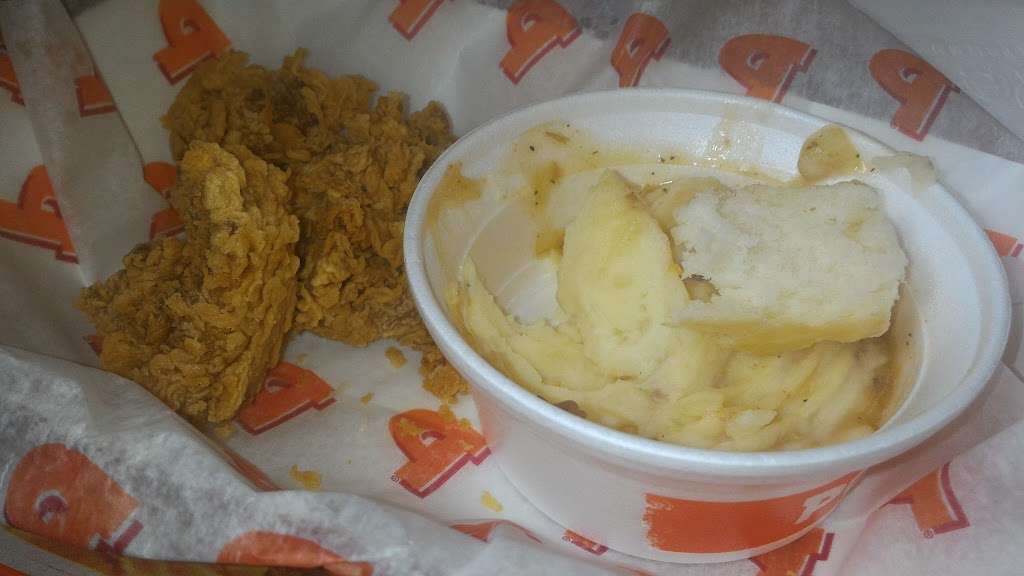 Popeyes Louisiana Kitchen | Square Shop Ctr, 2612 Annapolis Rd, Severn, MD 21144 | Phone: (410) 551-8838