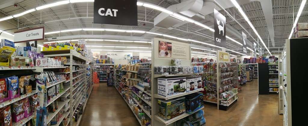 Pet Supplies Plus | 3060 N Lewis Ave, Waukegan, IL 60087, USA | Phone: (847) 782-5727