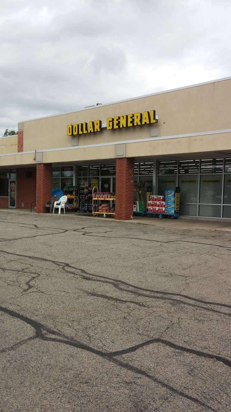 Dollar General | 327 Irving Ave, Woodstock, IL 60098, USA | Phone: (815) 337-2234