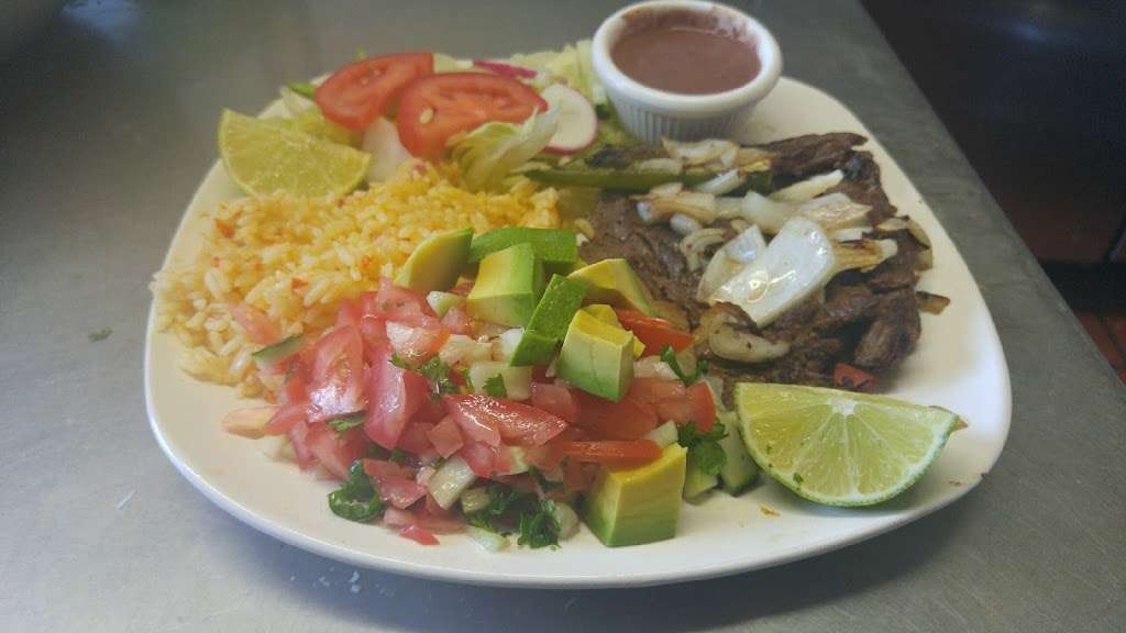 Jiquilisco Restaurant | 5856 Imperial Hwy, South Gate, CA 90280, USA | Phone: (562) 250-0285