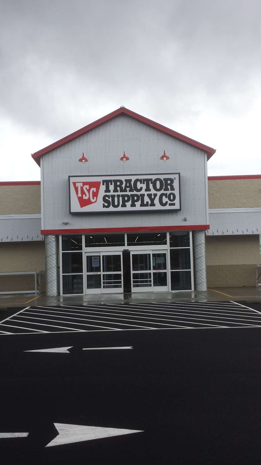 Tractor Supply Co. | 366 S 2nd St, Mcconnellsburg, PA 17233, USA | Phone: (717) 987-0008