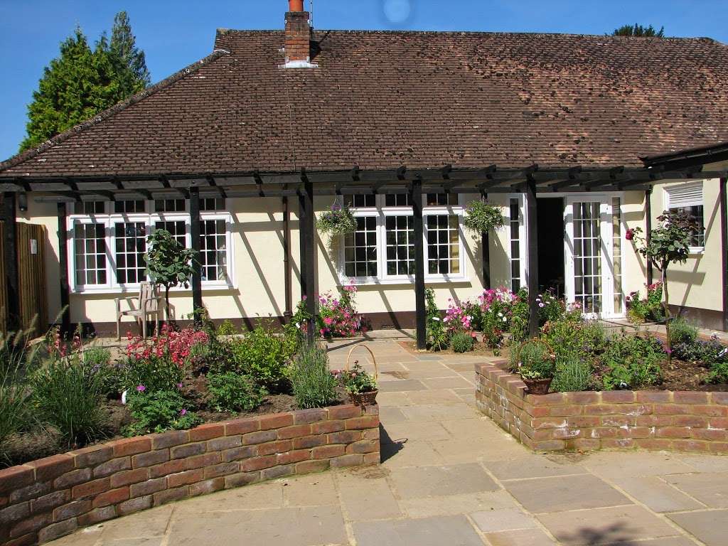 Old Wall Cottage | Old Reigate Rd, Betchworth RH3 7DR, UK | Phone: 01737 843029