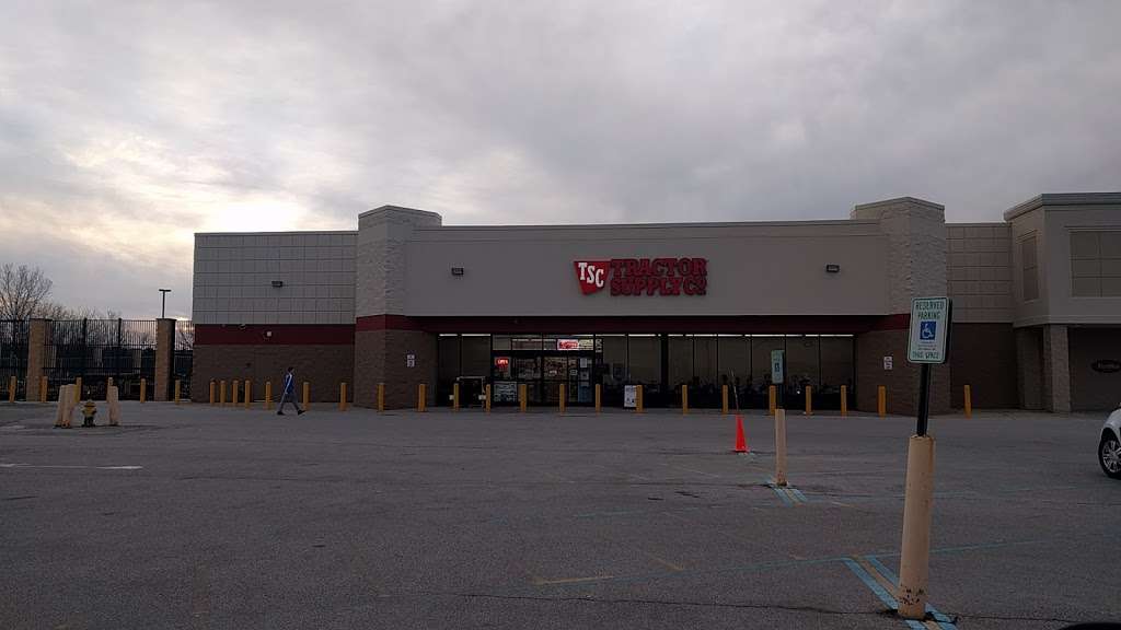 Tractor Supply Co. | 857 S Rochester St Ste 500, Mukwonago, WI 53149, USA | Phone: (262) 363-8868