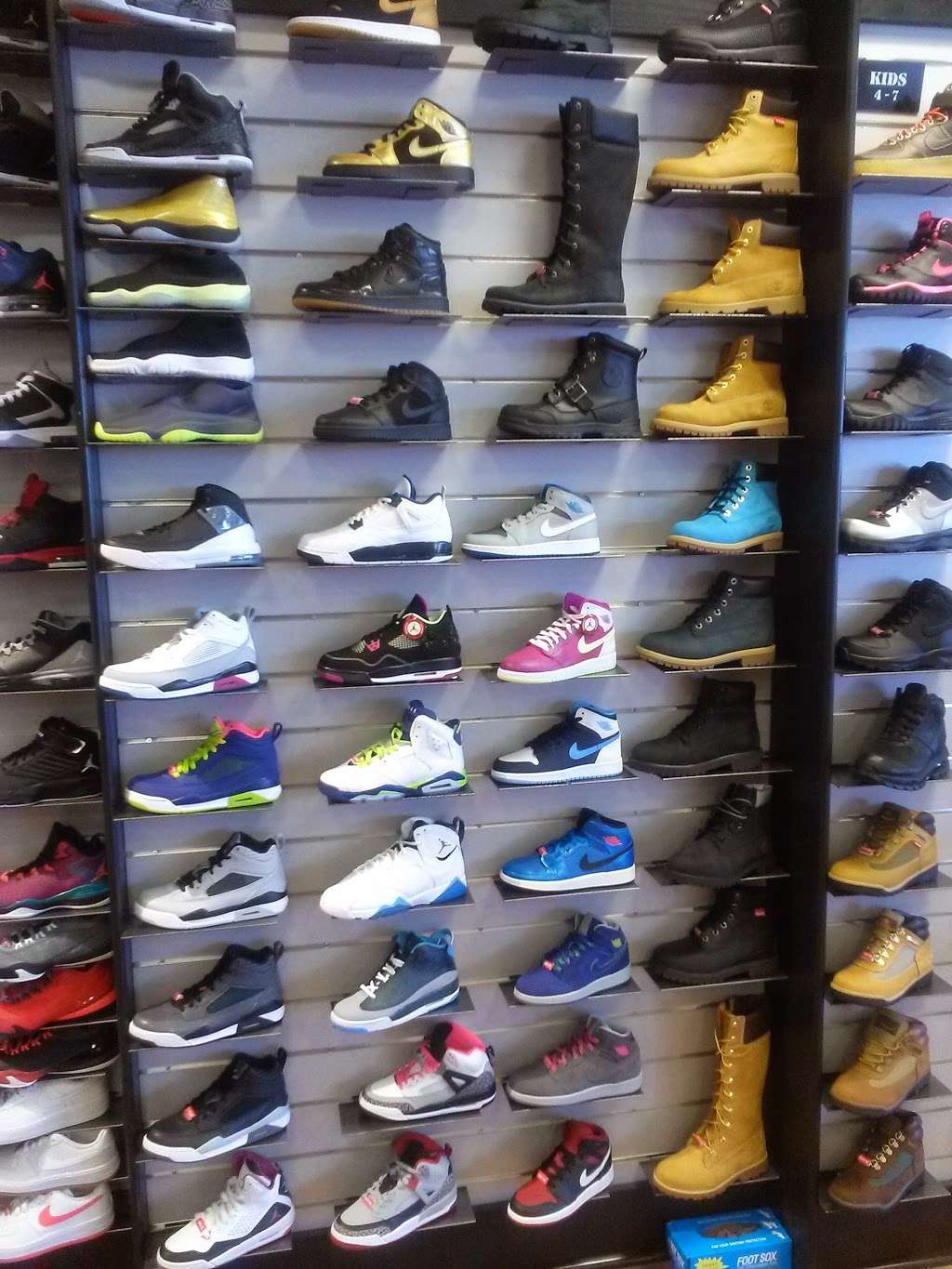 dtlr shoe store