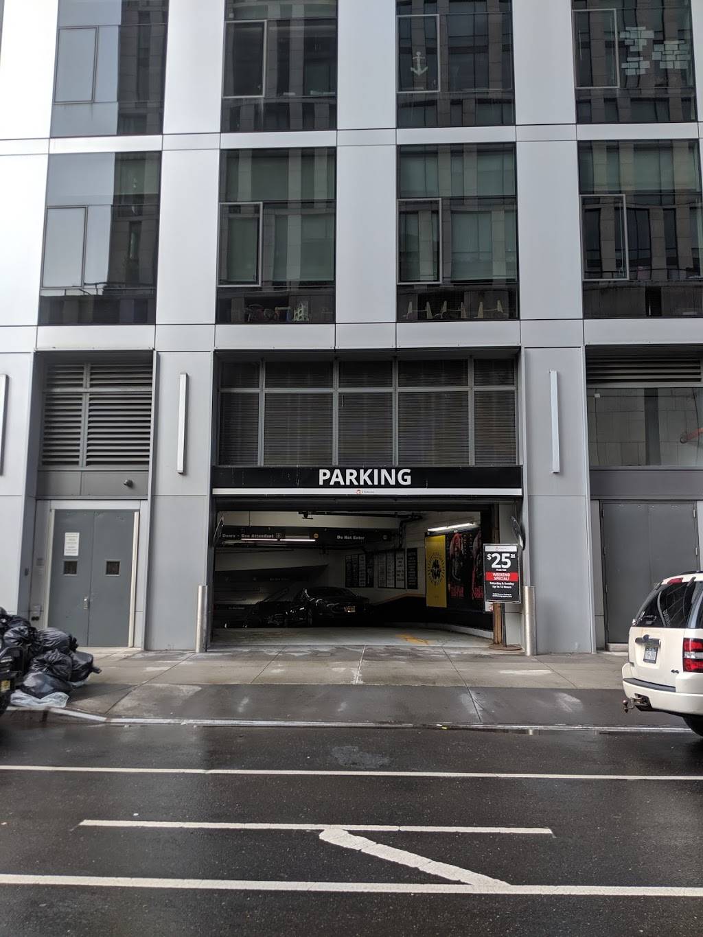 SP+ Parking - parking  | Photo 4 of 5 | Address: 200 Chambers St, New York, NY 10007, USA | Phone: (800) 836-6666