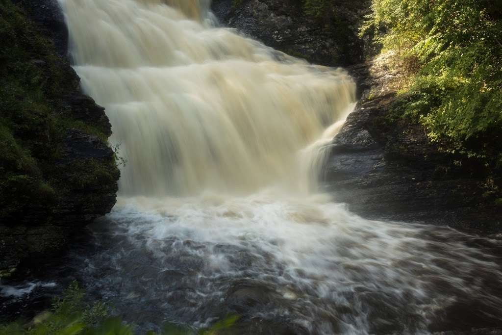 Parking Lot For Raymondskills Falls | 1978 18324, River Rd, Milford, PA 18337, USA