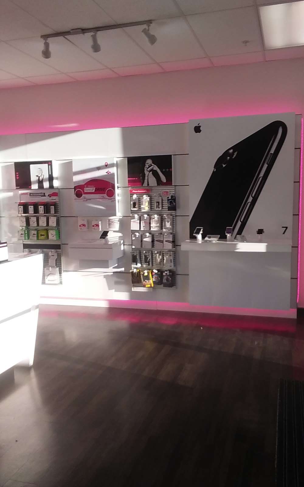 T-Mobile | 658 Bloomington Ave, Rialto, CA 92376 | Phone: (909) 562-4174