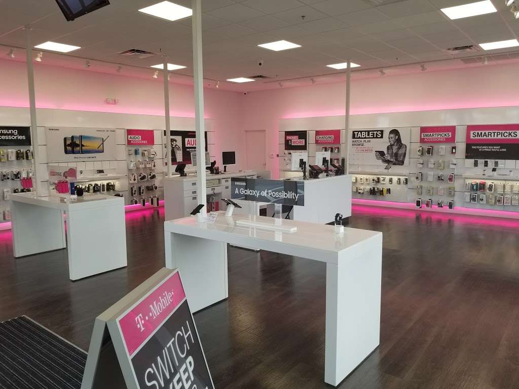 T-Mobile | 10080 Okeechobee Blvd Ste 500, Royal Palm Beach, FL 33411, USA | Phone: (561) 245-2216