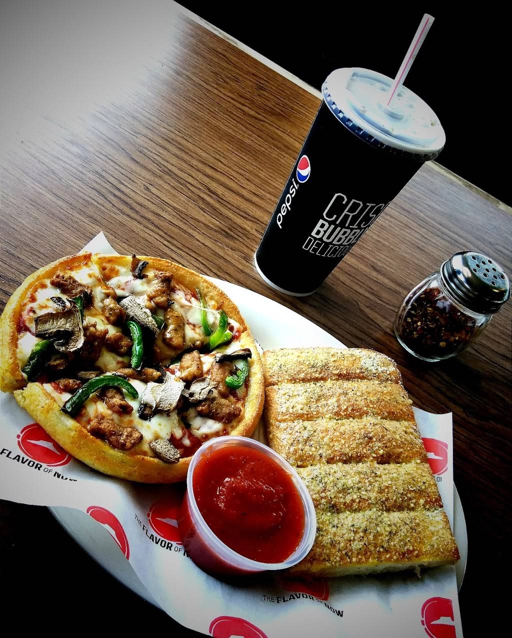 Pizza Hut | Pizza Hut, 124 N Chicago Ave #466, South Milwaukee, WI 53172 | Phone: (414) 764-2330