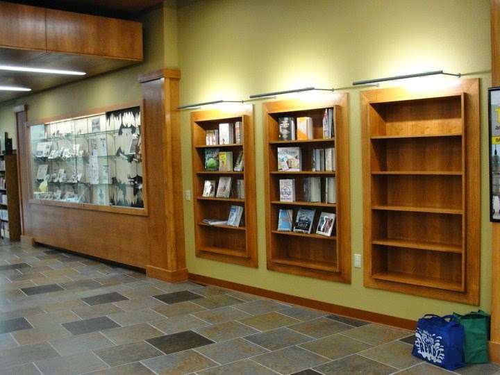 Delafield Public Library | 500 N Genesee St, Delafield, WI 53018, USA | Phone: (262) 646-6230