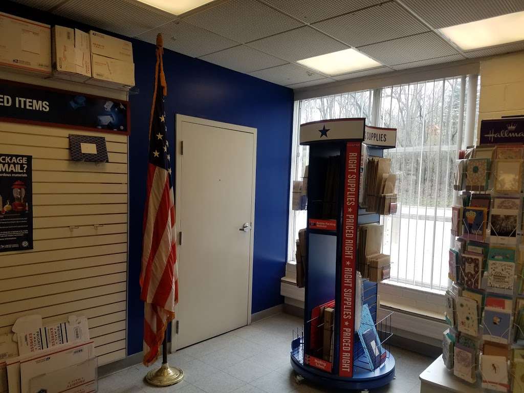 United States Postal Service | 8448 Archer Ave #1, Willow Springs, IL 60480, USA | Phone: (800) 275-8777