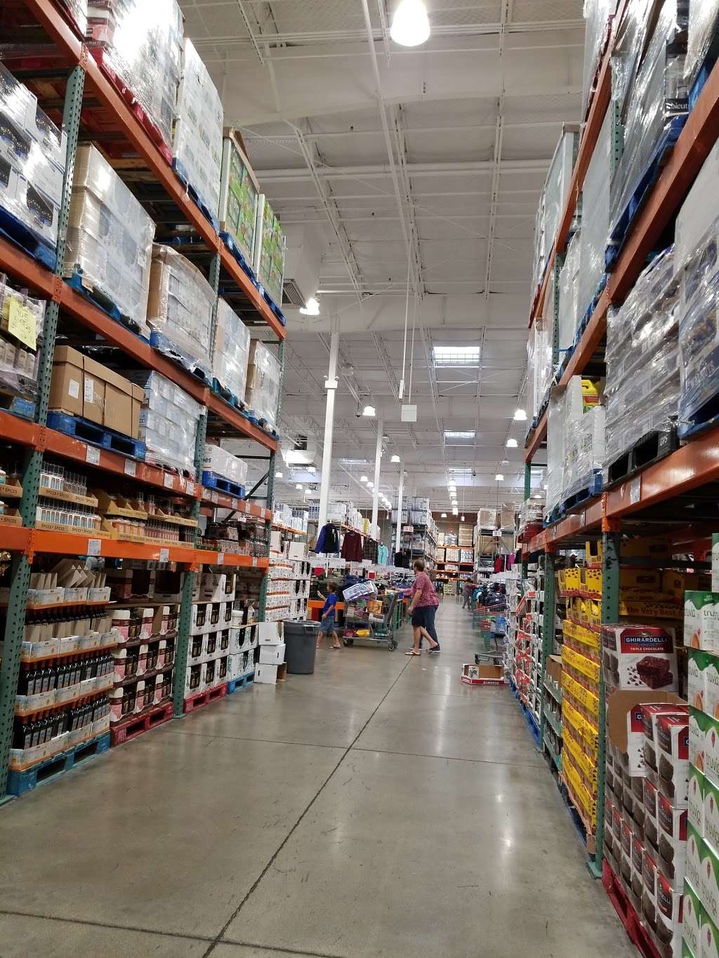 Costco Wholesale | 2746 N Clybourn Ave, Chicago, IL 60614, USA | Phone: (773) 360-2053