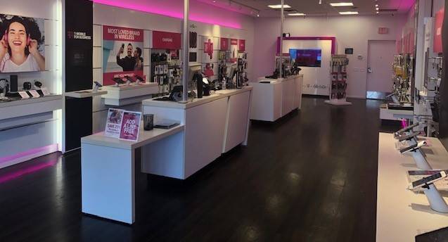 T-Mobile | 2111A Old Hudson Rd, St Paul, MN 55119, USA | Phone: (651) 714-9550