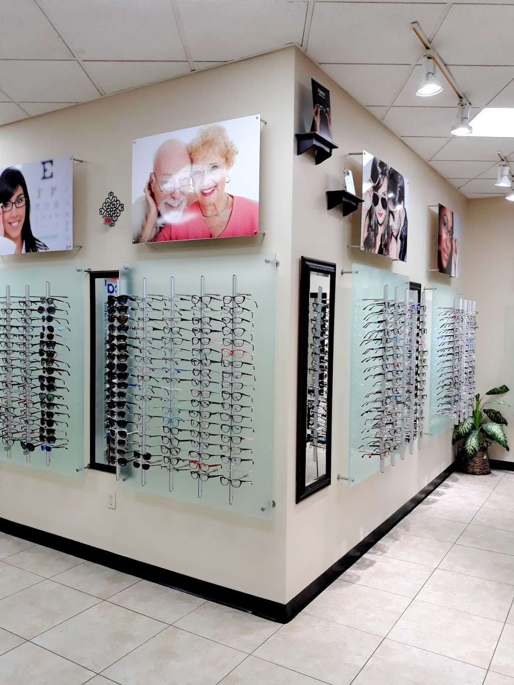 Optical Outlets | 762 Eagle Ridge Mall Entrance, Lake Wales, FL 33859, USA | Phone: (863) 676-0911