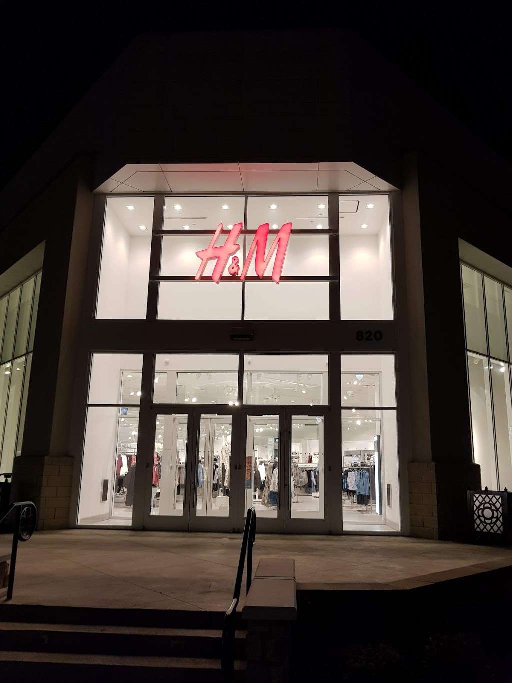 H&M | 840 NW Blue Pkwy, Lees Summit, MO 64086, USA | Phone: (855) 466-7467