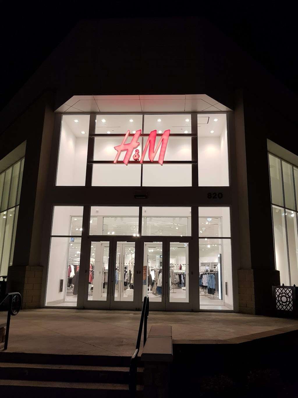 H&M | 840 NW Blue Pkwy, Lees Summit, MO 64086 | Phone: (855) 466-7467