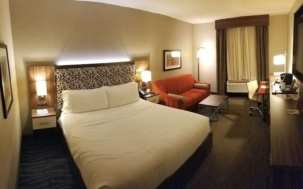 Holiday Inn Express Redwood City-Central | 1836 El Camino Real, Redwood City, CA 94063, USA | Phone: (650) 299-0909