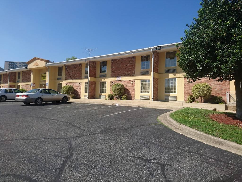 Budget Inn - lodging  | Photo 3 of 7 | Address: 3131 Branch Ave, Temple Hills, MD 20748, USA | Phone: (301) 894-3600