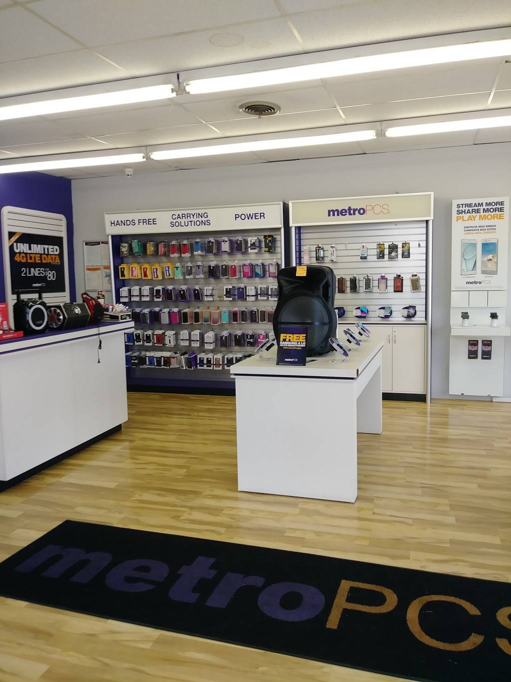 Metro by T-Mobile | 3578 Fulton Rd, Cleveland, OH 44109 | Phone: (216) 631-0000