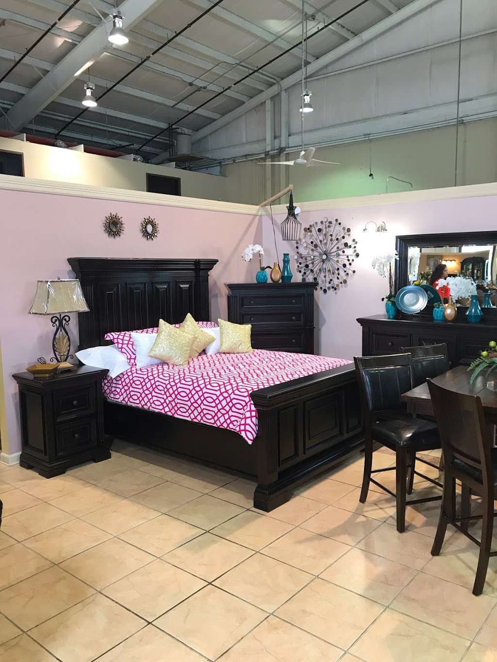 Montanas Home Furniture | 10101 Hammerly Blvd, Houston, TX 77080, USA | Phone: (713) 465-3230