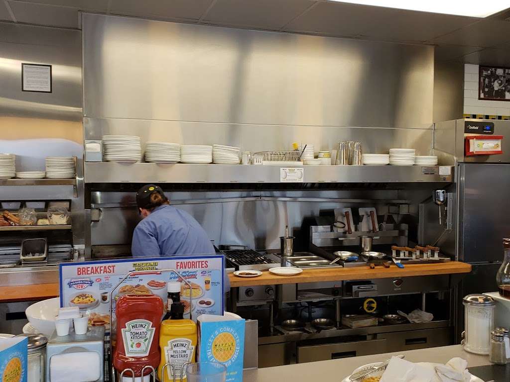 Waffle House | Celebrate Virginia Pkwy, Fredericksburg, VA 22406, USA | Phone: (540) 426-9629