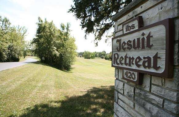 Bellarmine Jesuit Retreat House | 420 W County Line Rd, Barrington, IL 60010, USA | Phone: (847) 381-1261