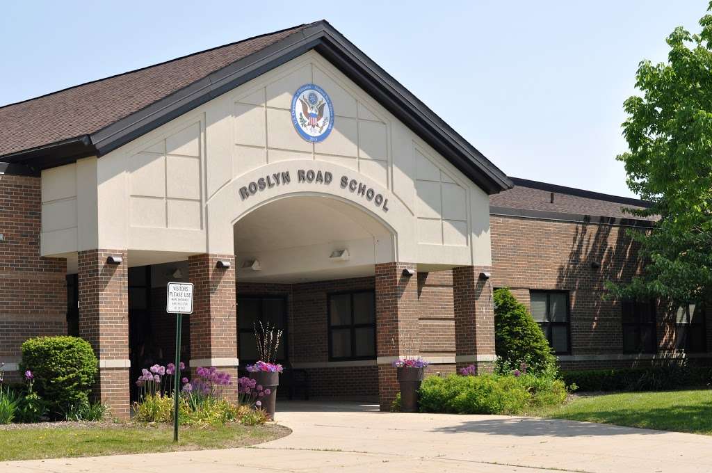 Roslyn Road Elementary School | 224 W Roslyn Rd, Barrington, IL 60010, USA | Phone: (847) 381-4148