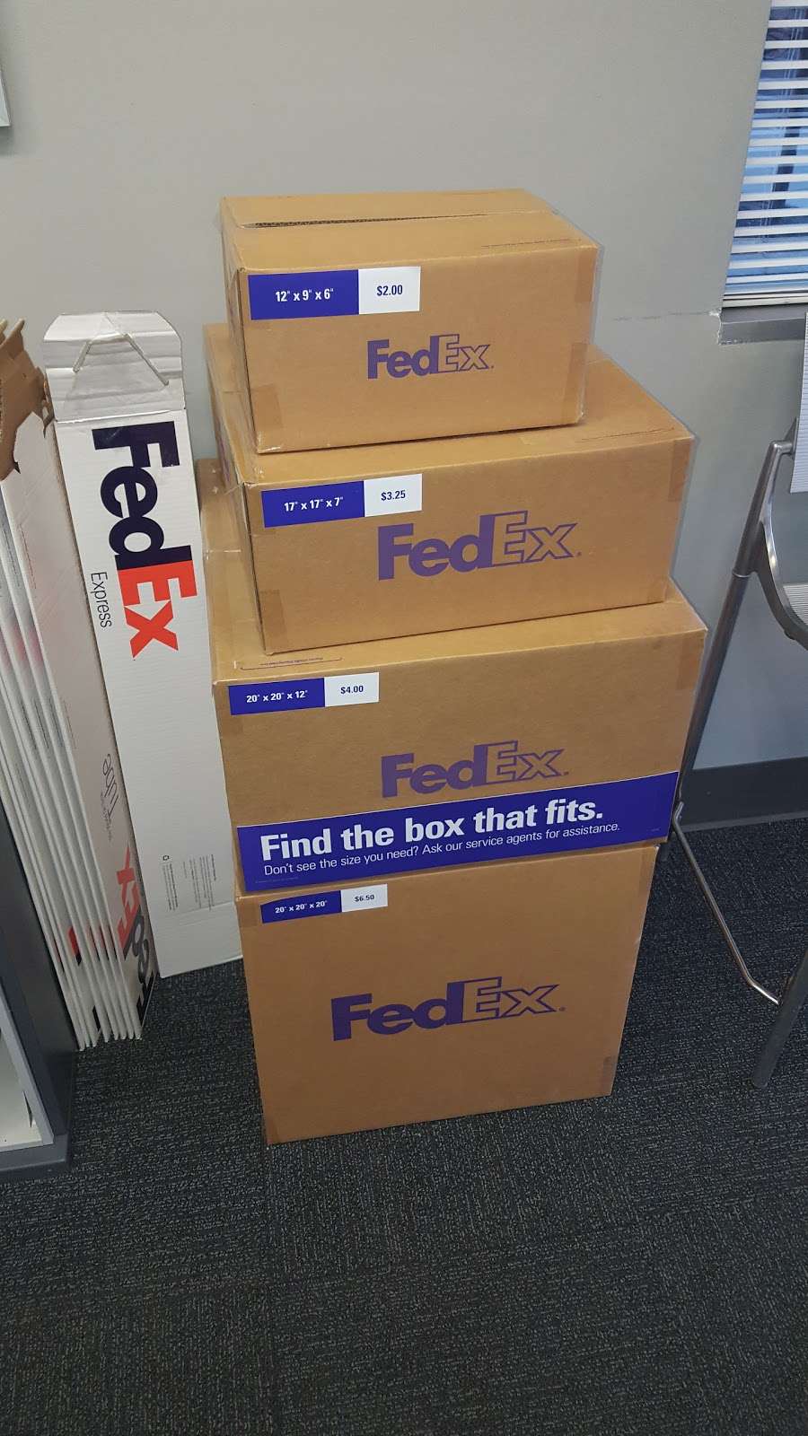 FedEx Ship Center | 1121 S Northpoint Blvd, Waukegan, IL 60085 | Phone: (800) 463-3339