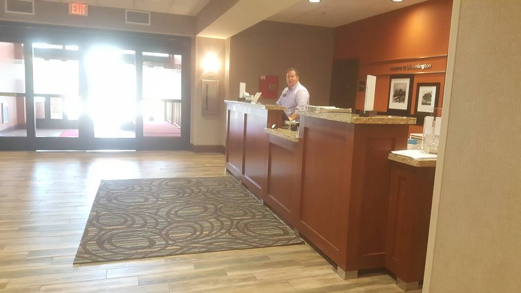 Hampton Inn Suites Minneapolis St Paul Arpt-Mall of America | 2860 Metro Dr, Bloomington, MN 55425, USA | Phone: (952) 854-7600