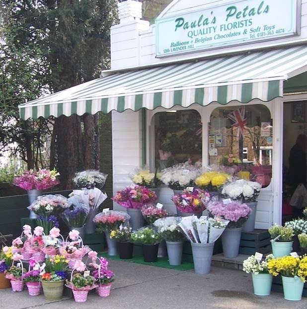 Paulas Petals | 34 Lee View, Enfield EN2 8RY, United Kingdom | Phone: 020 8363 4874