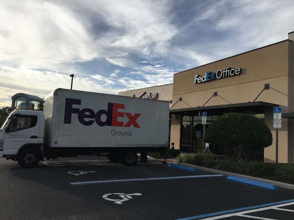 FedEx Office Print & Ship Center | 11325 University Blvd, Suite 200, Orlando, FL 32817, USA | Phone: (407) 282-4260